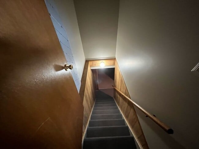 Building Photo - Single Family Home