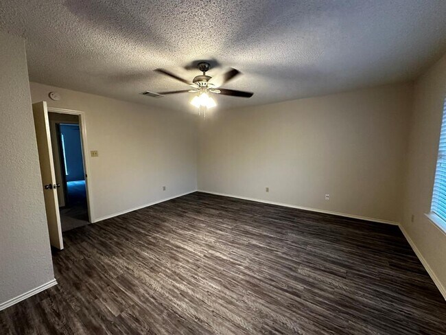 Building Photo - 6106 La Naranja Ln