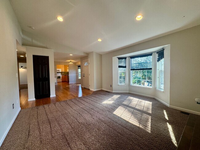 Building Photo - $500 Move In Discount! | 3 Bedroom 2 Bath ...