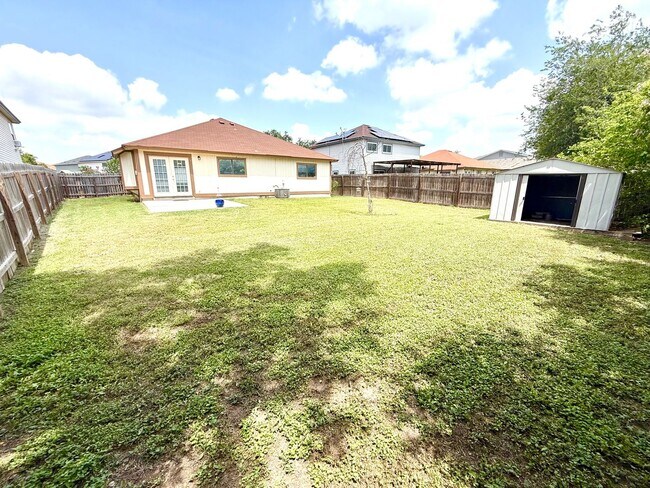 Building Photo - **APPLICATION RECEIVED** *MOVE IN SPECIAL* Beautiful 3 Bedroom Home with Granite Countertops & La...