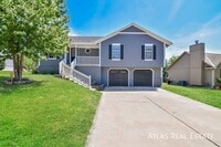Building Photo - 1505 NE Jade St