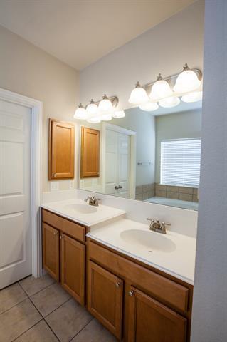 Building Photo - 2805 Gooseberry Dr
