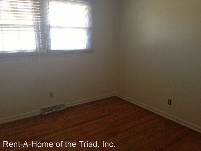 Building Photo - 3 br, 2 bath House - 1006 Lombardy Street