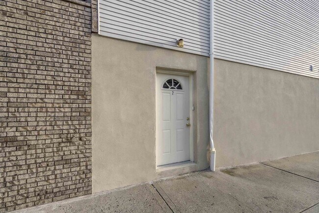 Building Photo - 234 Cliff St