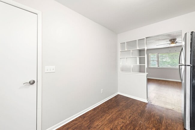 Building Photo - Beautifully Updated 1/2 Duplex in Prime Kansas City Location!