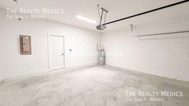 Building Photo - 256 Gladiola Ct