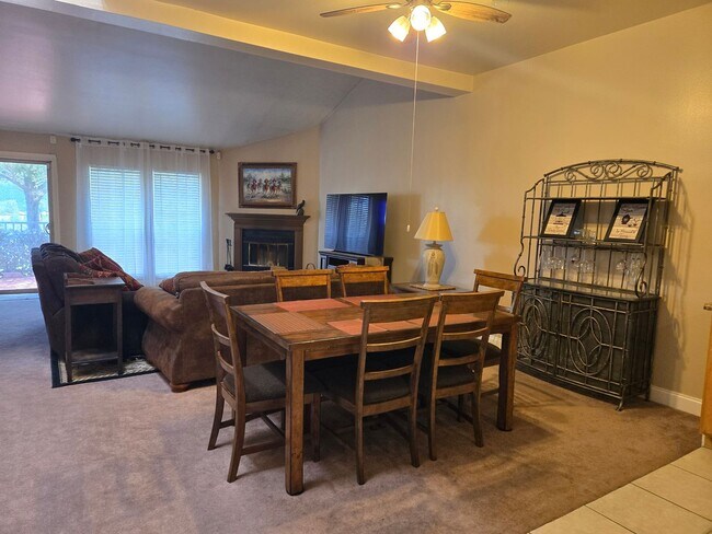 Building Photo - Spacious Condo With Covered parking