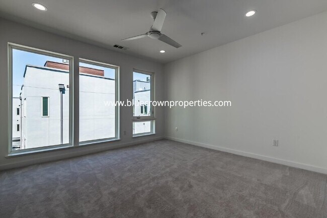 Building Photo - 1515 S Akard St