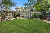 Building Photo - 703 E Live Oak St