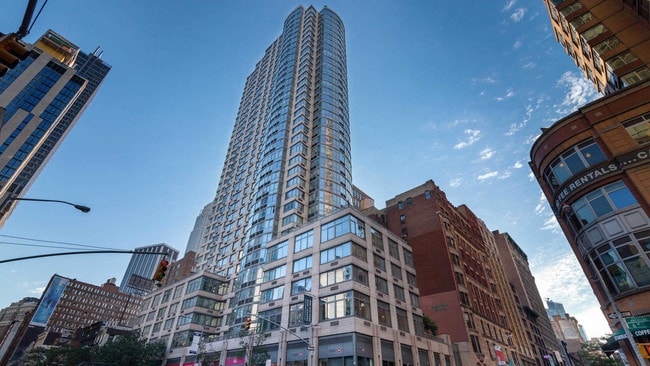 Building Photo - 800 Sixth Avenue