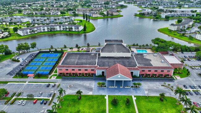 Building Photo - 2017 Wolverton E