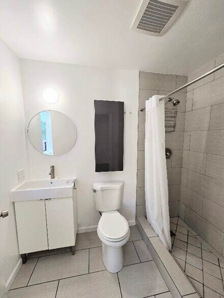 Building Photo - 3121 Larga Ave