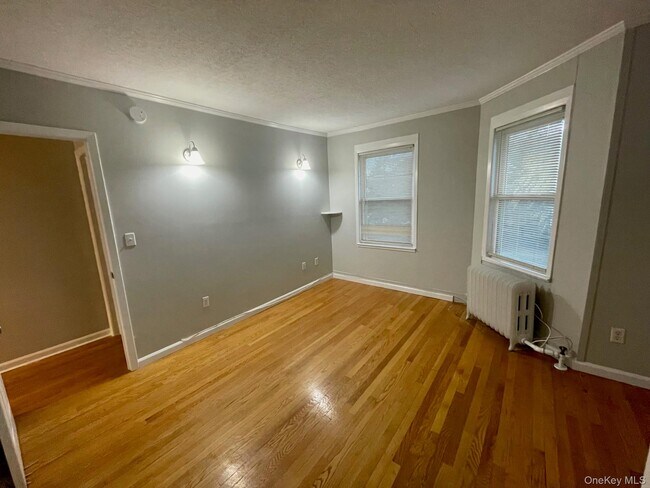 Building Photo - 315 Vincent Ave