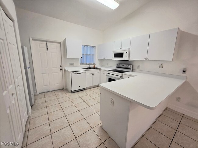 Building Photo - 1625 SW 33rd Terrace