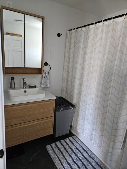 Building Photo - 3302 Delaware Ave