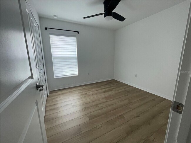 Building Photo - 112 Oakwood Ct