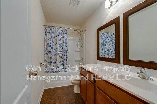 Building Photo - 2508 Queen Bee Dr