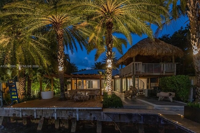 Building Photo - 2440 N Shore Terrace