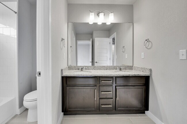 Building Photo - $2,620.95 - 3 Bed, 2.5 Bath Home in Aurora with AC and In Unit Laundry!