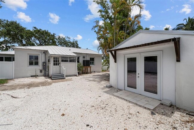 Building Photo - 402 Channel Dr