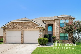Building Photo - 131 Fallen Rock Dr