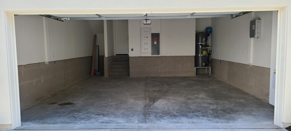 2 car garage - 726 Rockview Rd