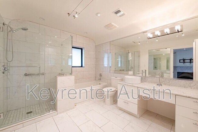 Building Photo - 7501 Daugherty St