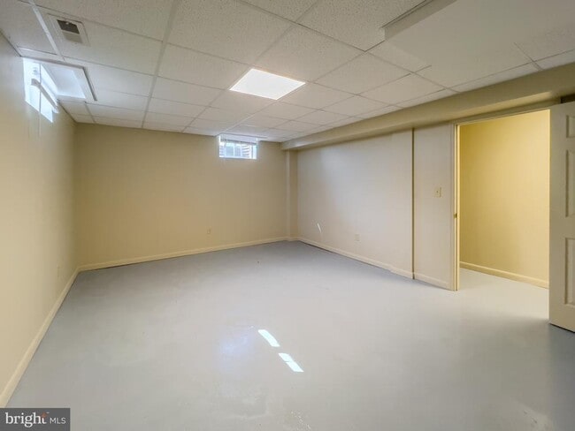 Building Photo - 6470 Rose Hill Dr