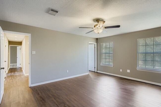 Building Photo - 4819 Brooklawn Dr