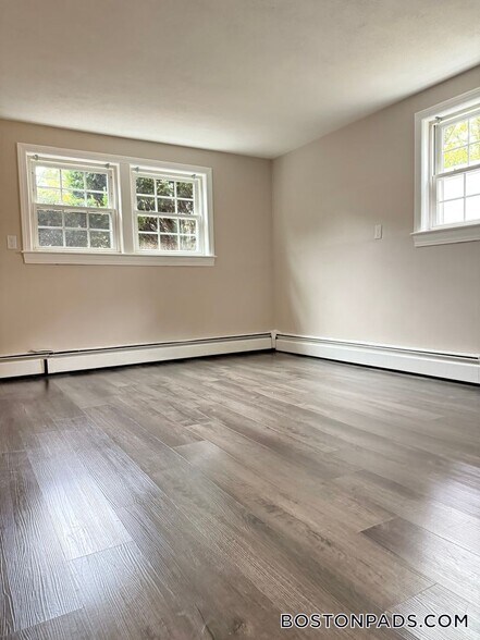 Building Photo - 887 Varnum Ave