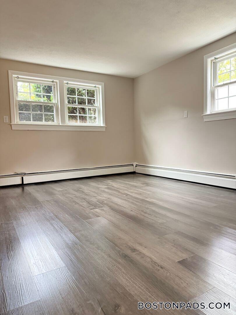 Building Photo - 887 Varnum Ave