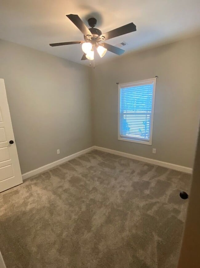 Building Photo - Quiet and Cozy Living in Phenix City