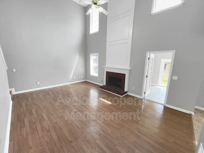 Building Photo - 1926 Leacroft Ct