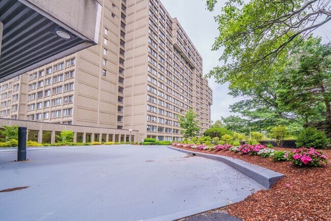 Building Photo - 250 Hammond Pond Pkwy