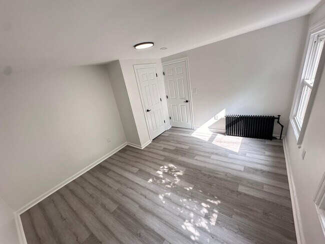 Building Photo - 109 S 7th Ave