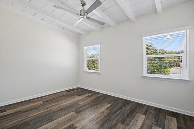 Building Photo - 375 E 20th St