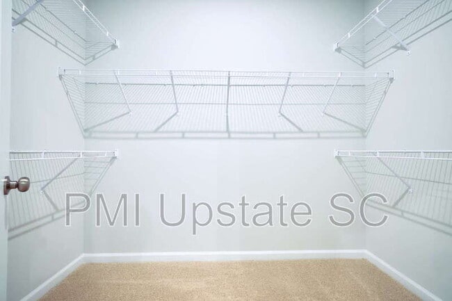 Building Photo - 405 Mariene Dr