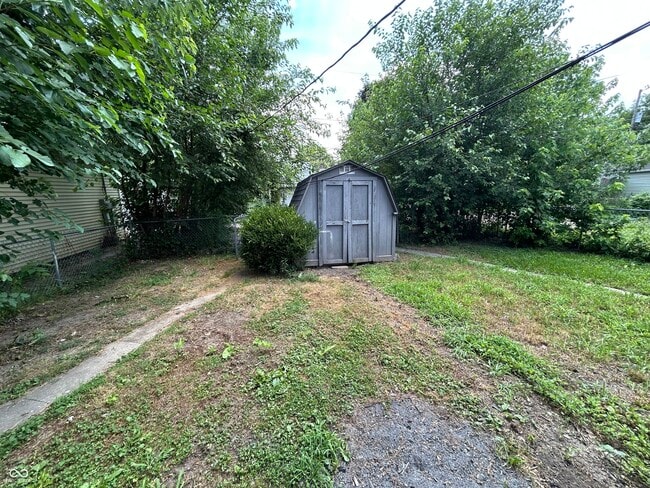 Building Photo - 823 N Bradley Ave