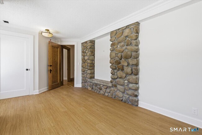 Building Photo - 2750 Whitney Ave