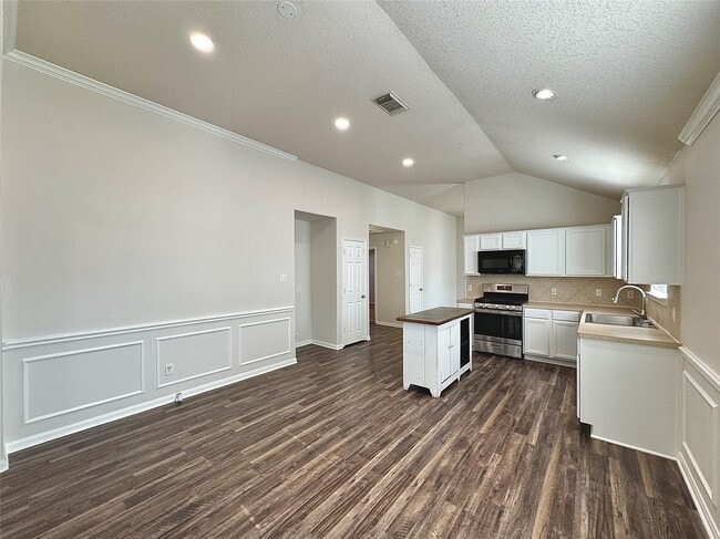 Building Photo - 11703 Elizabeth Ct