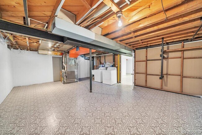 Building Photo - 229 Redwood Dr