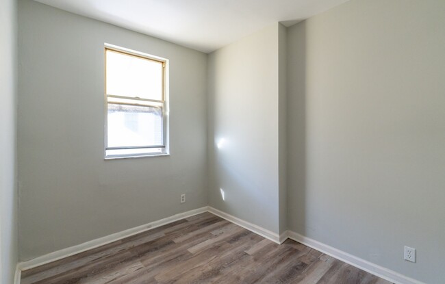 Building Photo - Newbold three bedroom