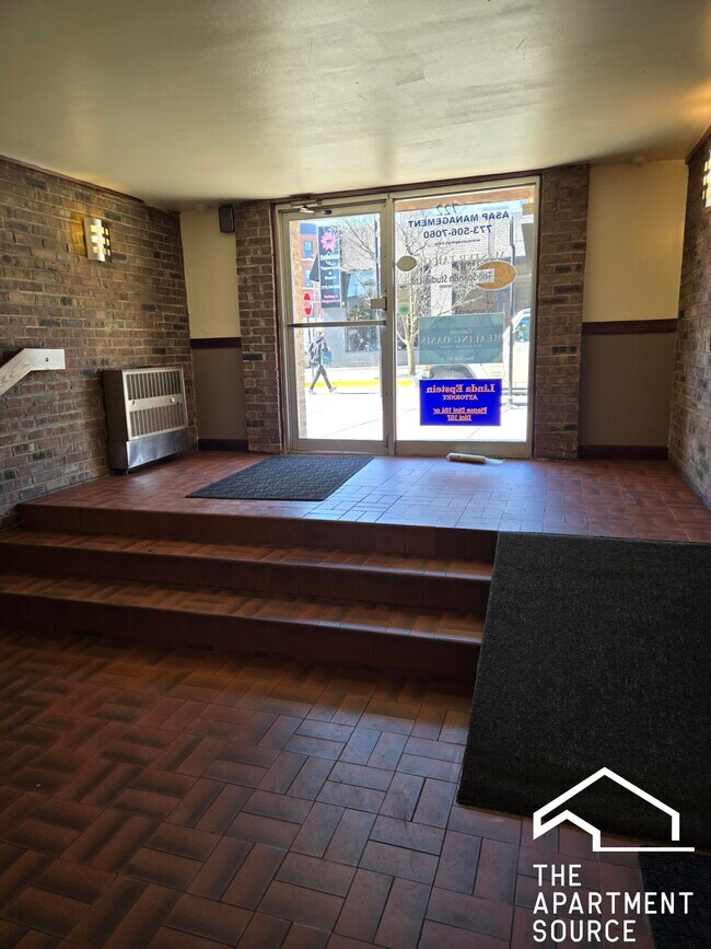 Building Photo - 722 W Diversey Pkwy
