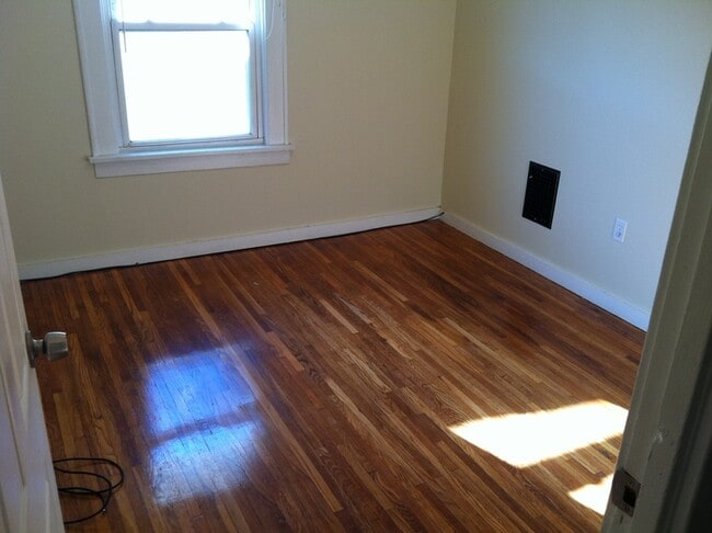 Building Photo - Three Bedroom Townhouse For Rent (East Rochester)