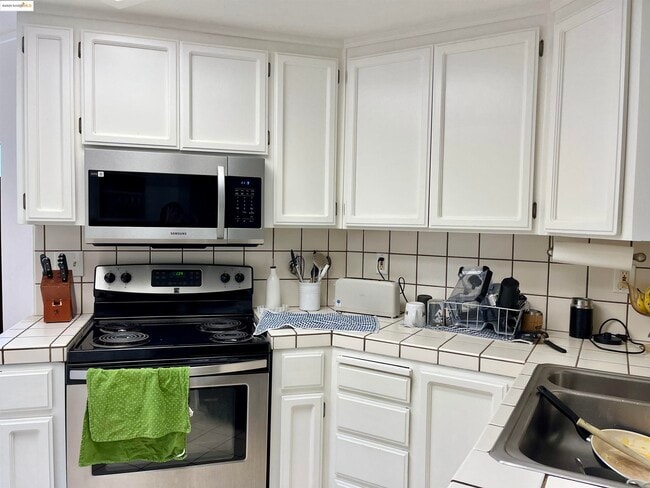 Building Photo - 600 Chandon Ct