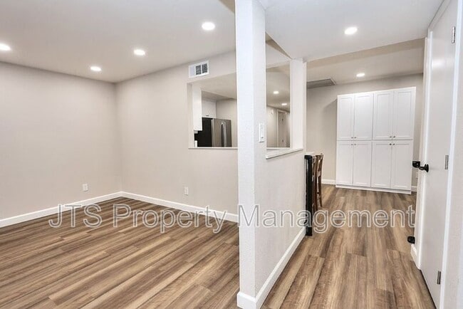 Building Photo - 3160 Watt Ave