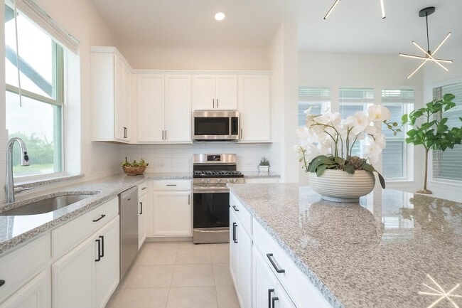 Building Photo - 15115 Parkland Canyon Dr