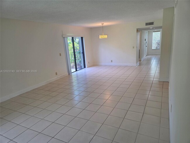 Building Photo - 413 Lakeview Dr