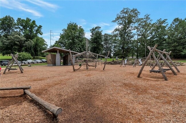 Building Photo - 3480 Tanbark Ct NE