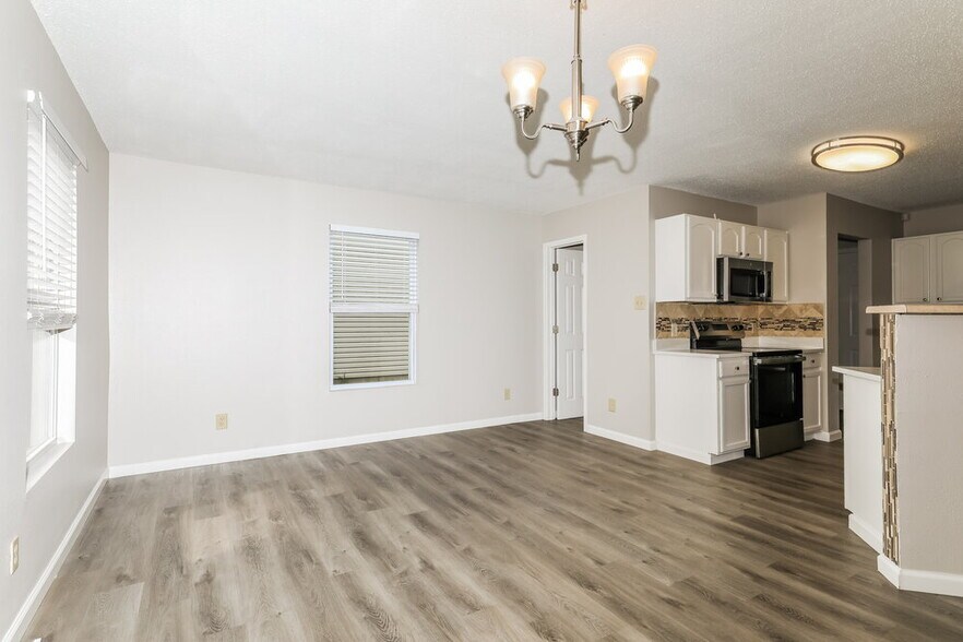 Building Photo - 6336 Alonzo Dr
